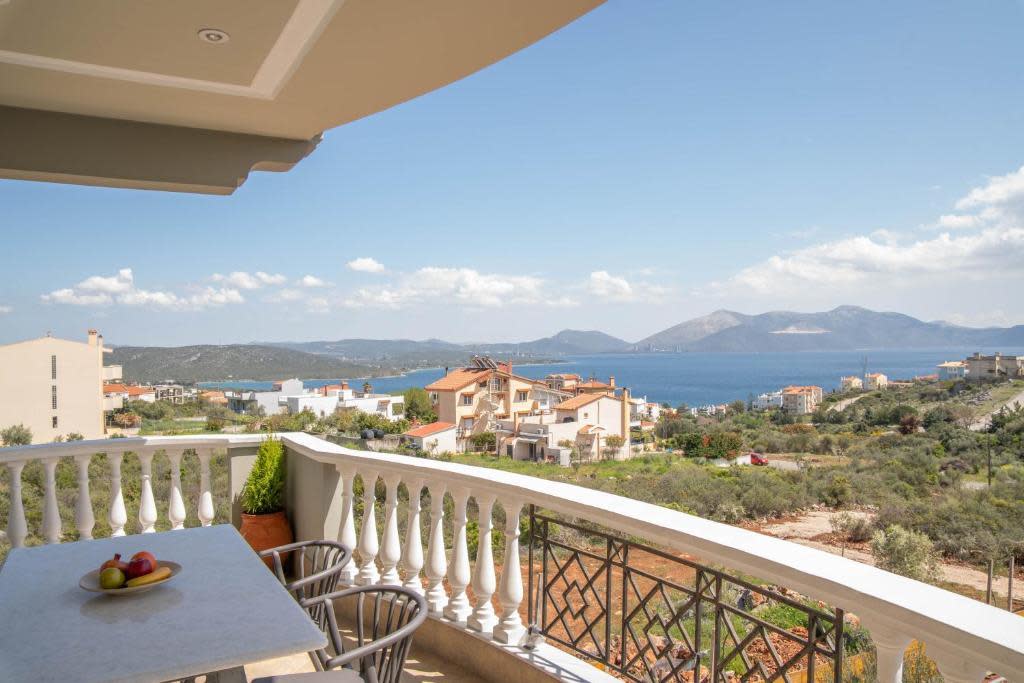 Nireas Three Bedroom House in Akti Nireos 5