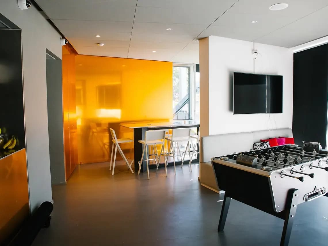 Shared Two-Bedroom Apartment in Paris 9