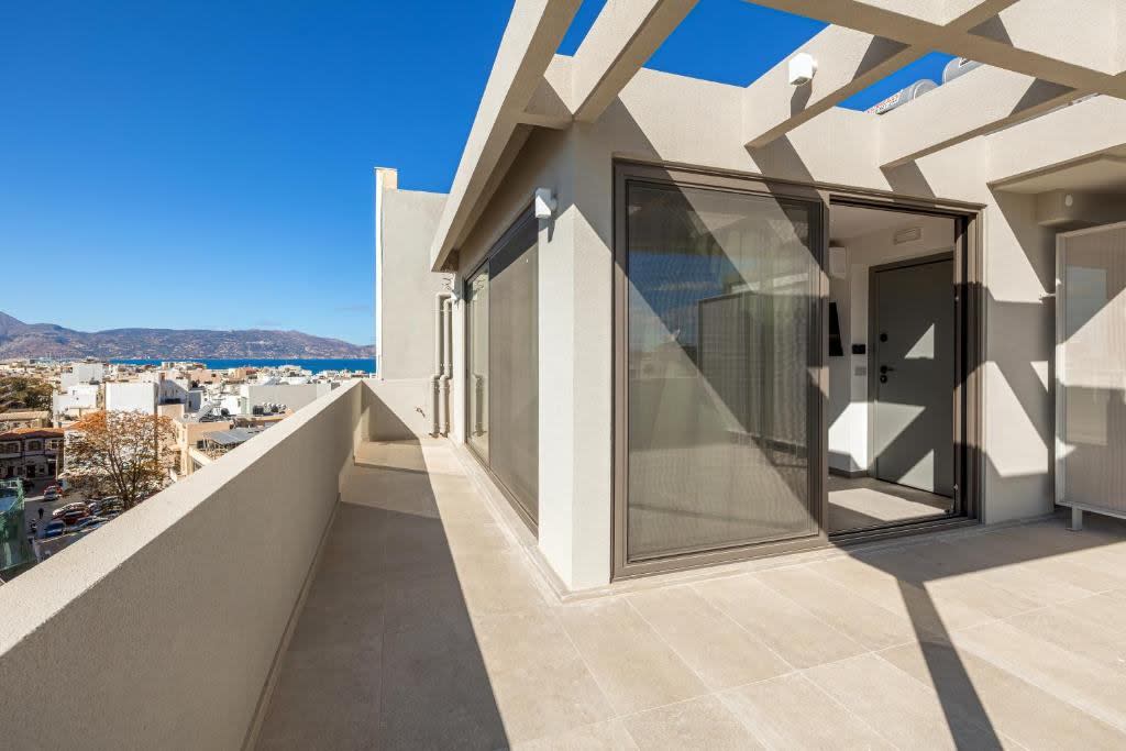Raise Se7en One-Bedroom Apartments in Iraklio 10