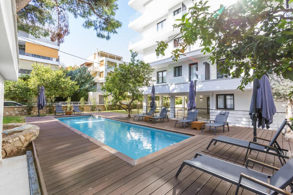 Three-bedroom Apartment in Athina 10