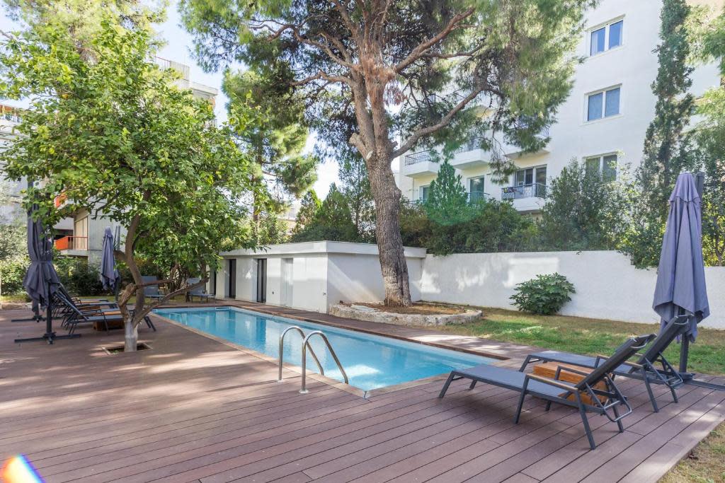 Three-bedroom Apartment in Athina 12