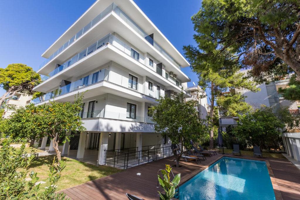 Three-bedroom Apartment in Athina 11