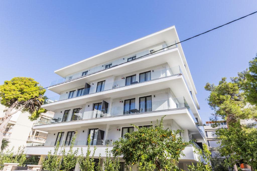 Three-bedroom Apartment in Athina 7