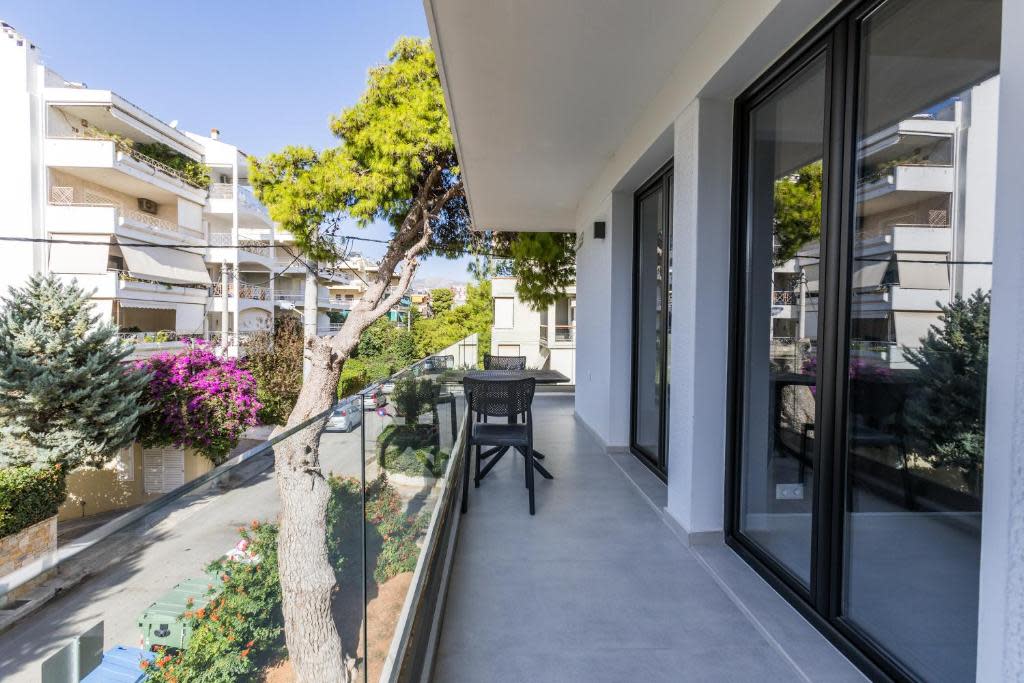 Three-bedroom Apartment in Athina 13