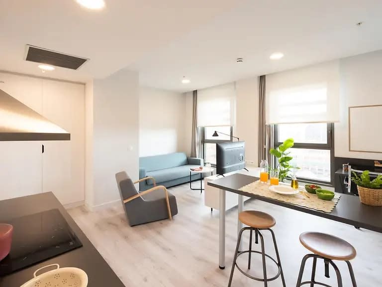 Individual Basic Balcony in Barcelona 20