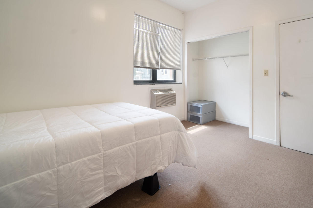 Private Room in 5 Bedroom Apartment in Ithaca 94