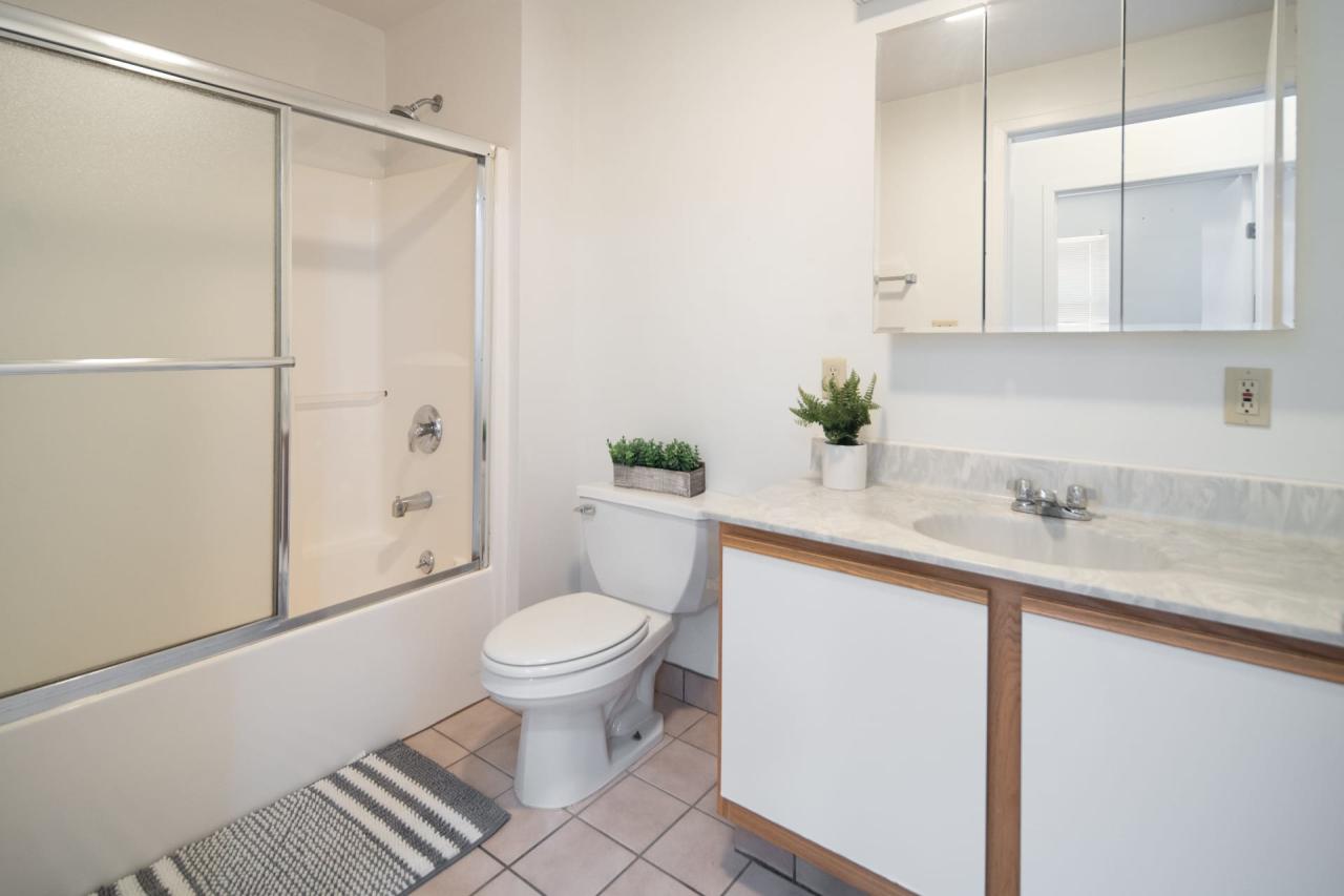 Private Room in 5 Bedroom Apartment in Ithaca 102