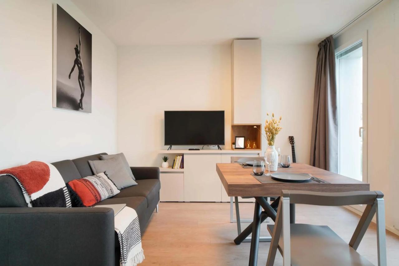 Pop S with Balcony in Zürich 8
