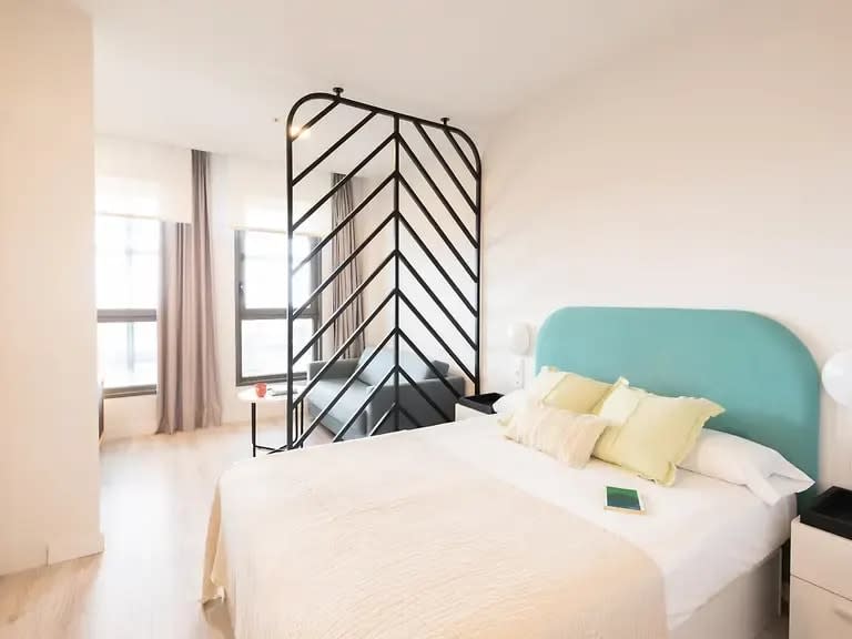 Individual Basic Balcony in Barcelona 24