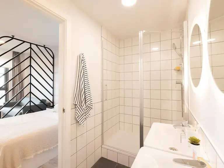 Individual Basic Balcony in Barcelona 27