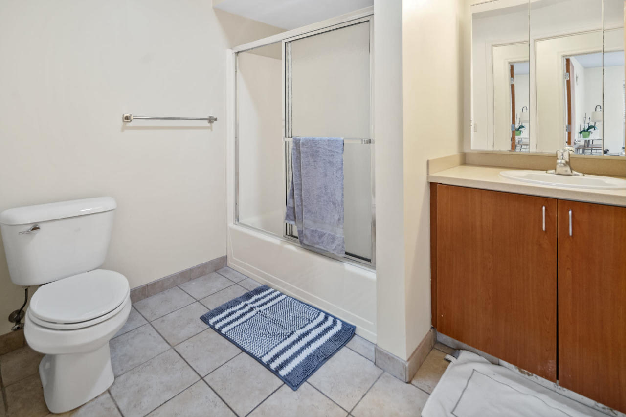 Private Room in 3 Bedroom Apartment in Ithaca 145