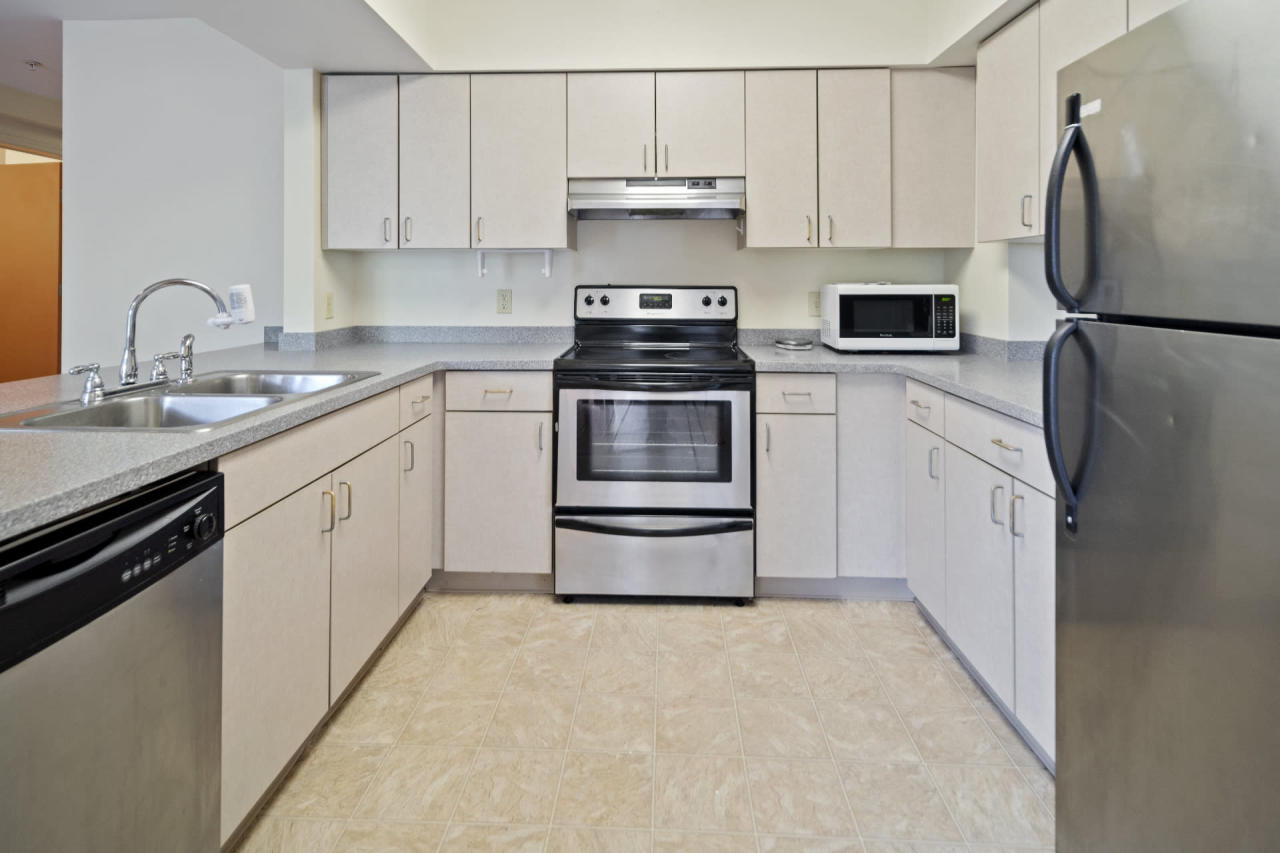 Private Room in 3 Bedroom Apartment in Ithaca 160
