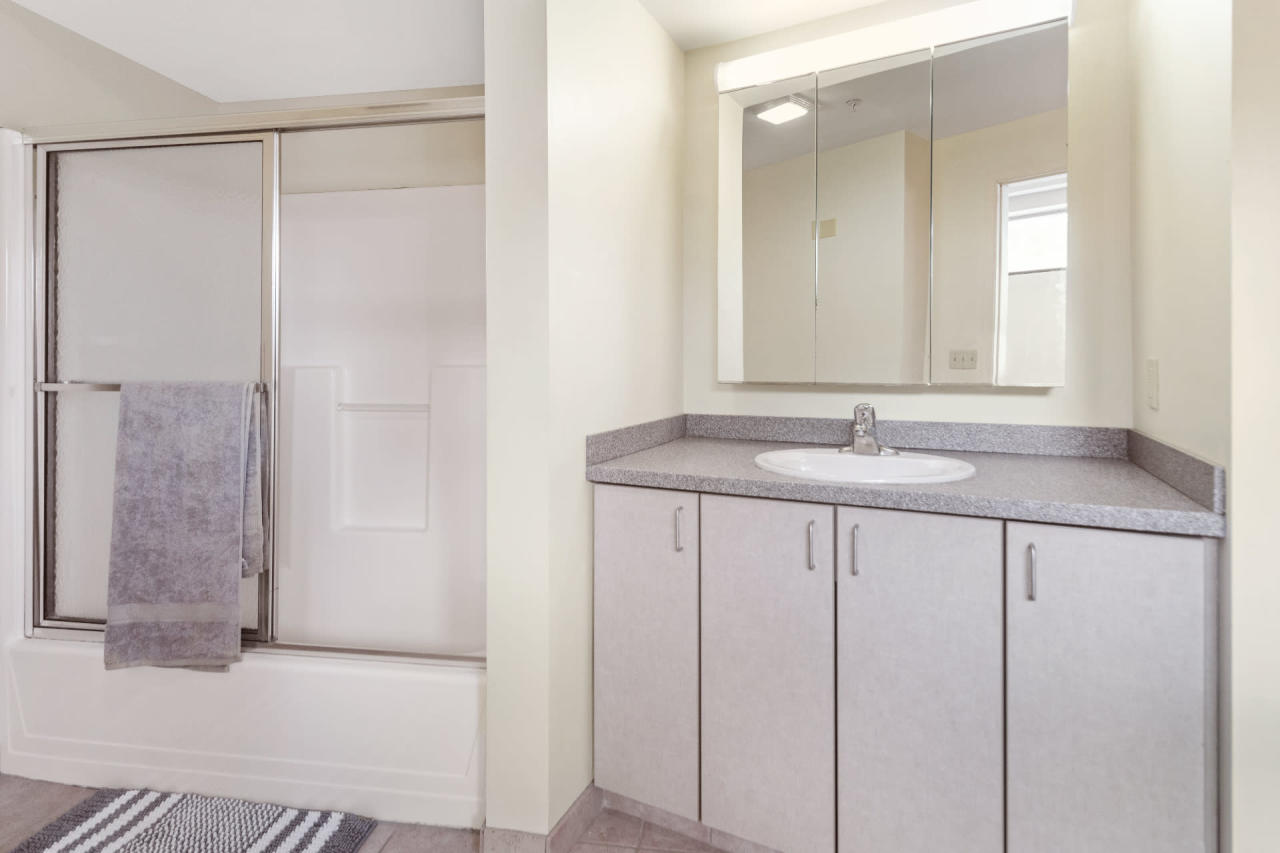 Private Room in 3 Bedroom Apartment in Ithaca 112