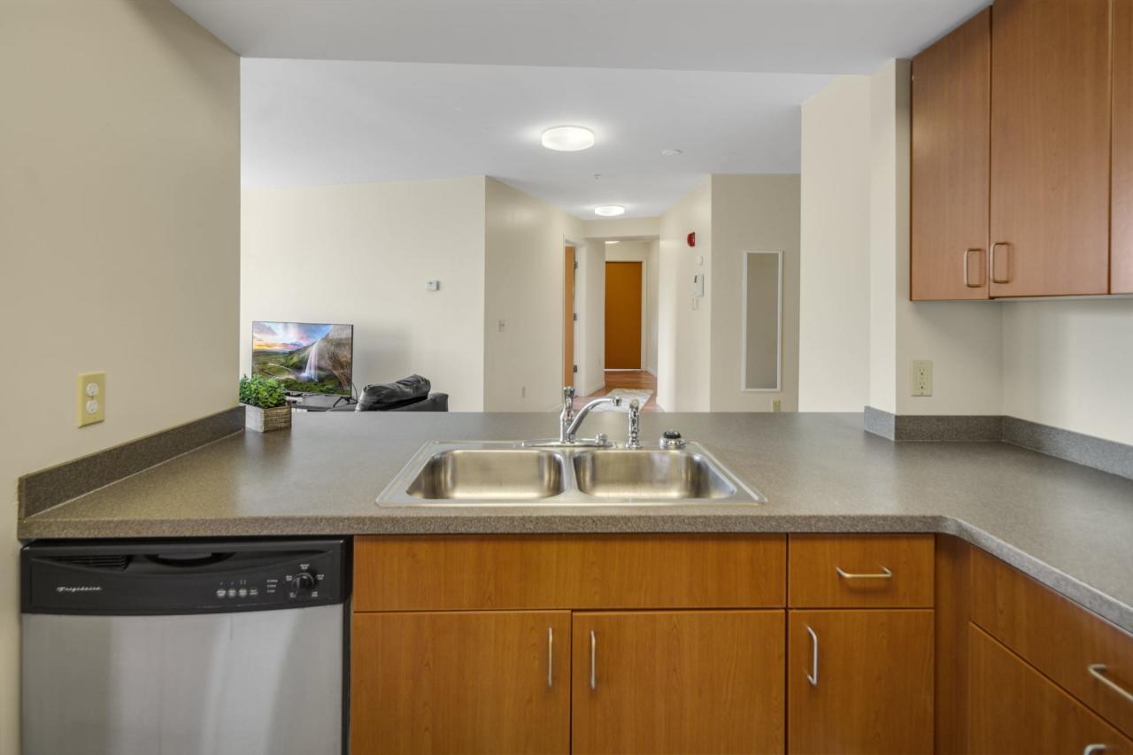 Private Room in 3 Bedroom Apartment in Ithaca 174