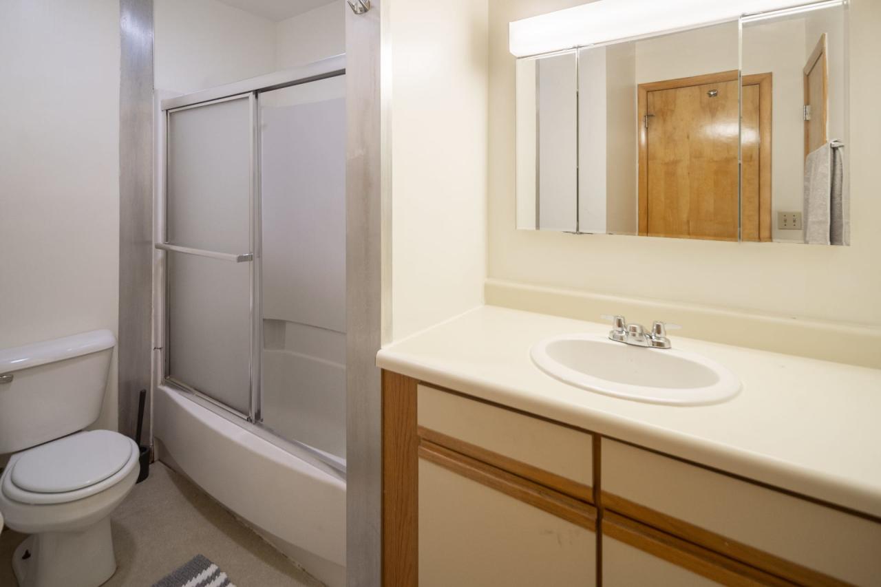 Private Room in 6 Bedroom Apartment in Ithaca 18