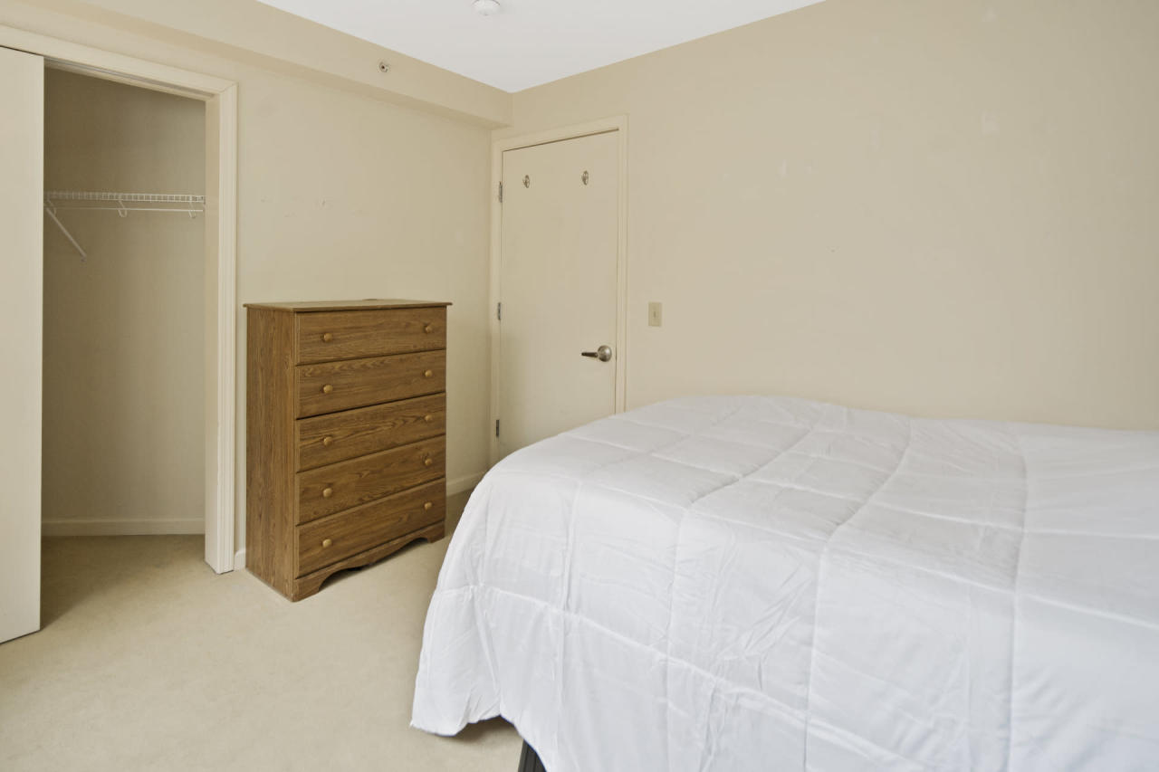 Private Room in 1 Bedroom apartment in Ithaca 75