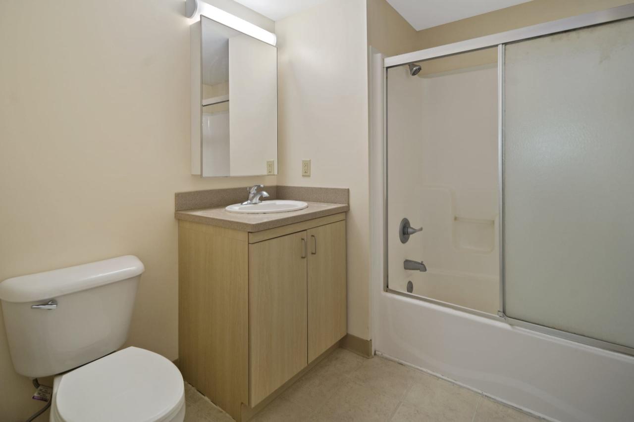 Private Room in 1 Bedroom apartment in Ithaca 82