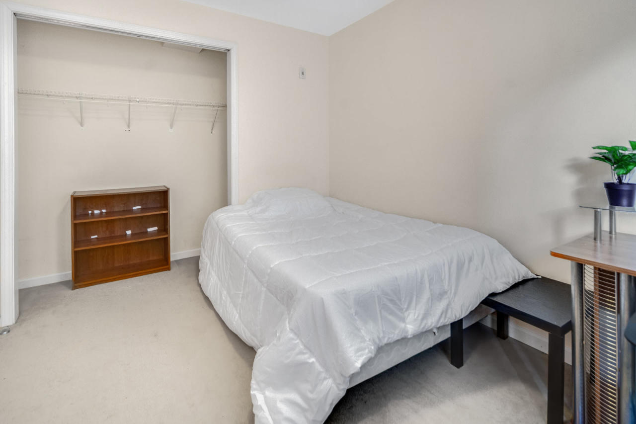 Private Room in 1 Bedroom apartment in Ithaca 90