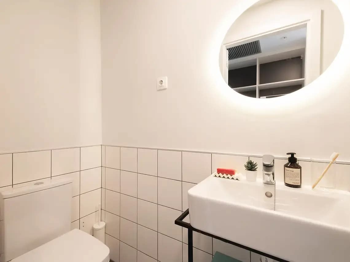 Individual Basic Balcony in Barcelona 34