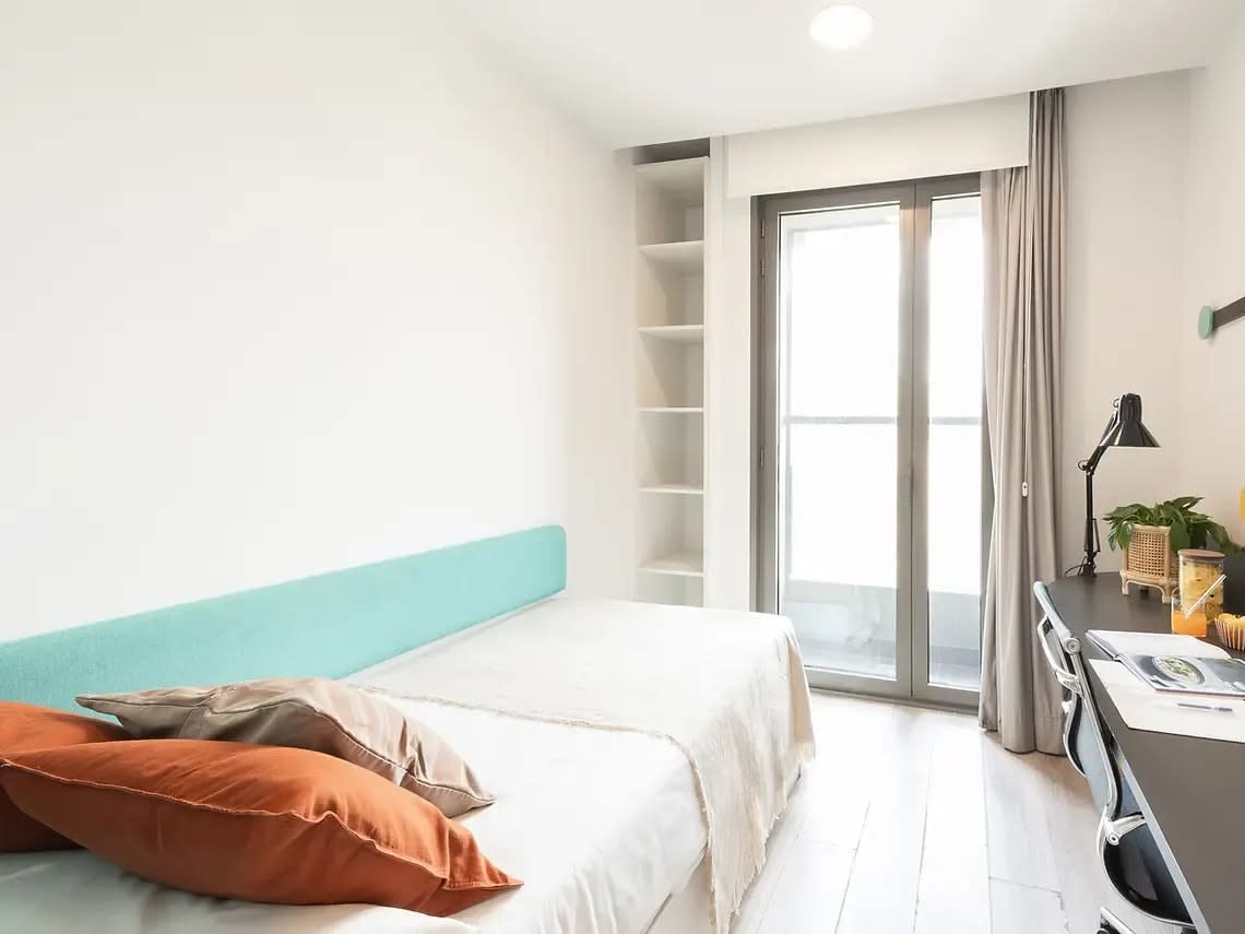 Individual Basic Balcony in Barcelona 30