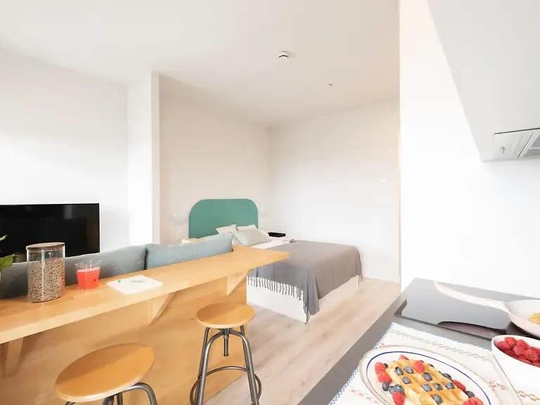 Individual Basic Balcony in Barcelona 36