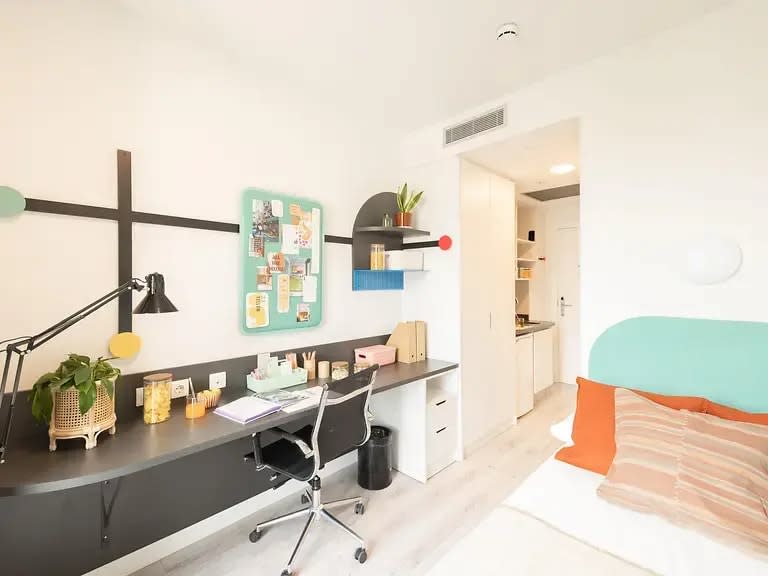 Individual Basic Balcony in Barcelona 15
