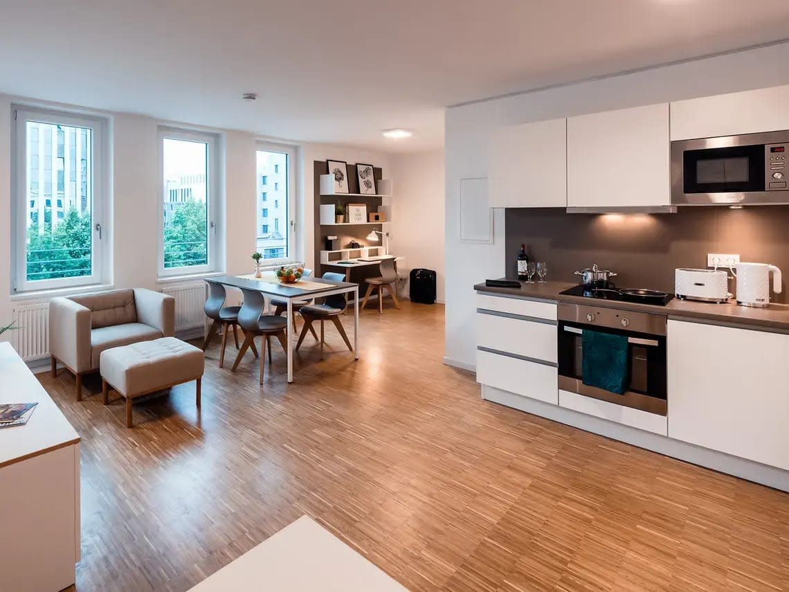 Studio L Bronze in Frankfurt am Main 35