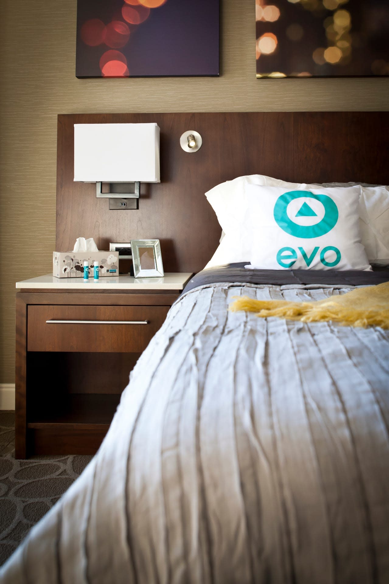 Simple-King Bed in Montréal 14