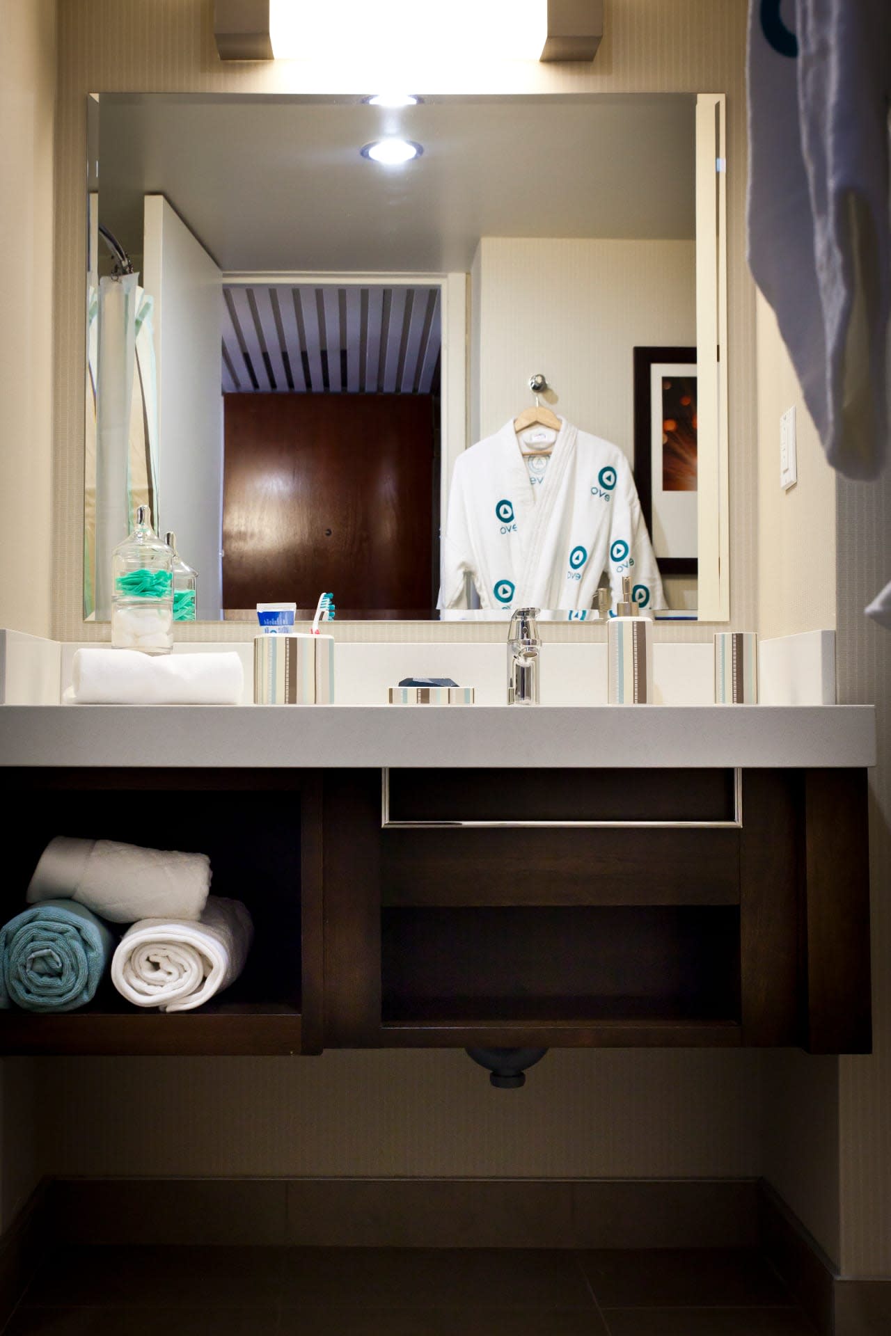 Simple-King Bed in Montréal 15