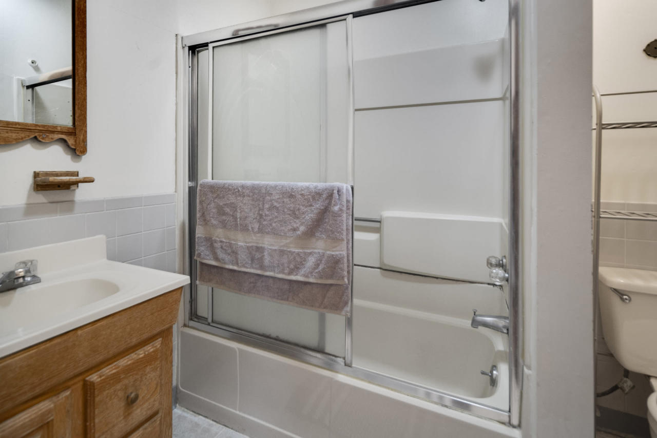Private Room in 16 Bedroom Apartment in Ithaca 19