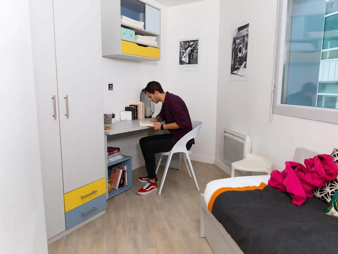 3-Bedroom Apartment in Paris 8