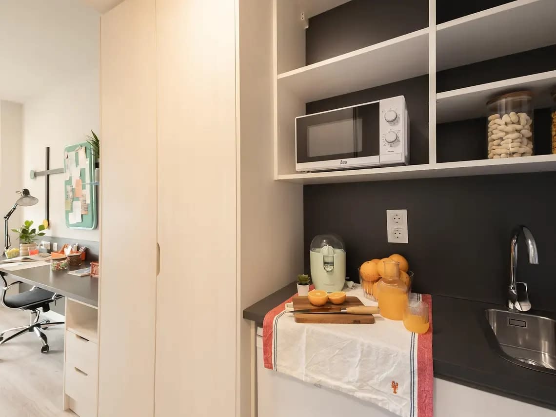 Individual Basic Balcony in Barcelona 42