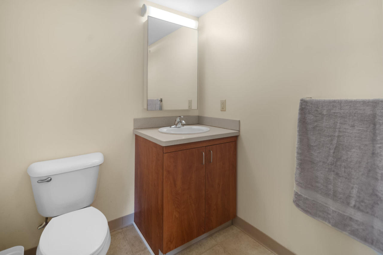 Private Room in 1 Bedroom apartment in Ithaca 99