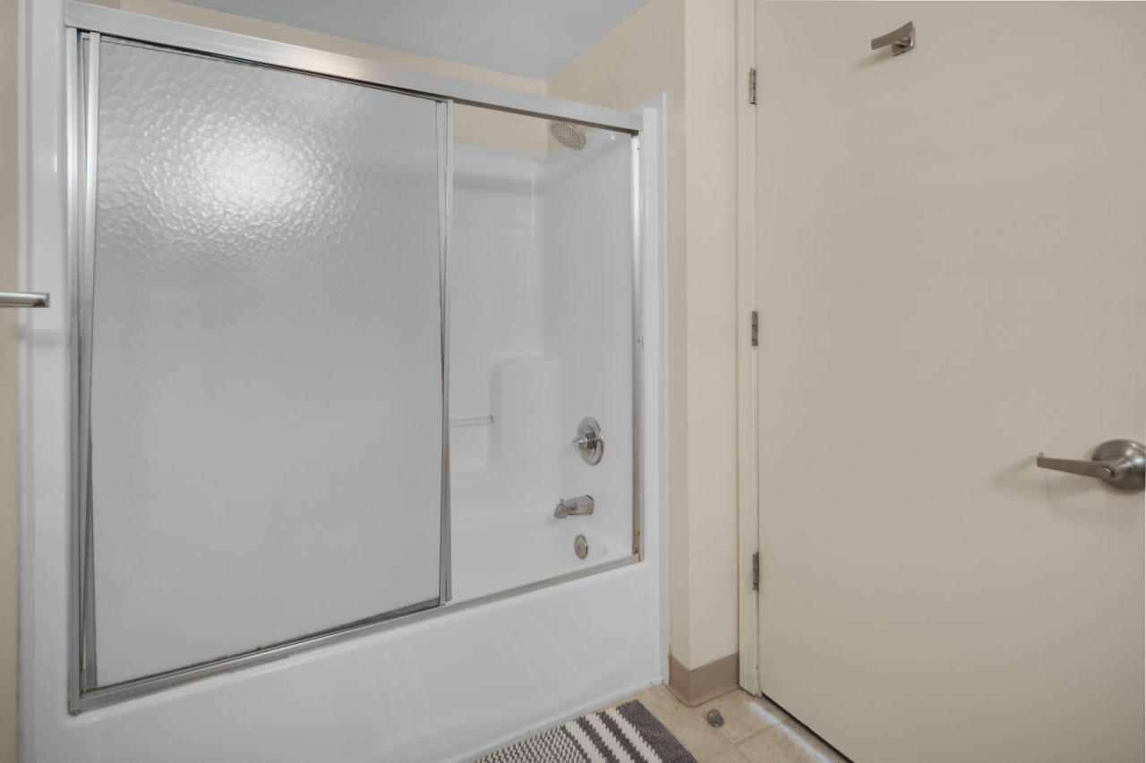 Private Room in 1 Bedroom apartment in Ithaca 97