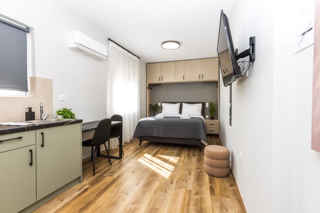 Studio (3 Beds) in Athina 29