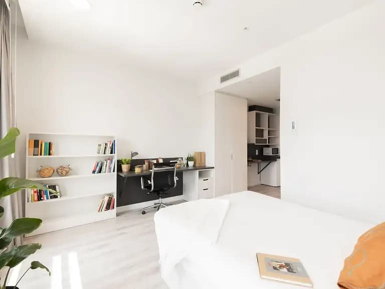 Individual Basic Balcony in Barcelona 46