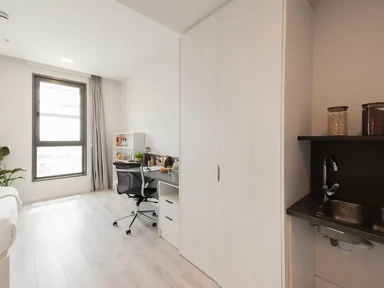 Individual Basic Balcony in Barcelona 48