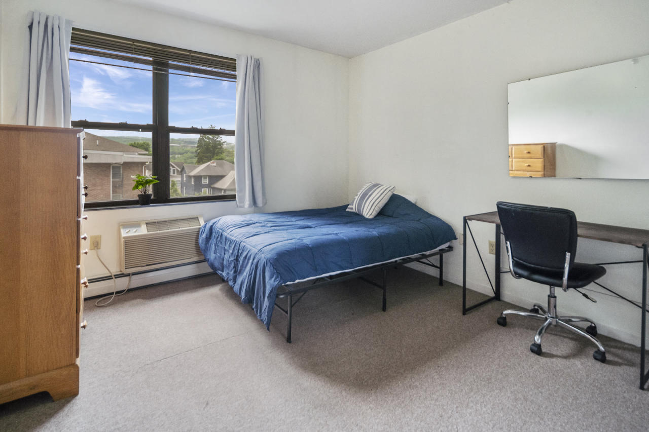 Bedroom 1 in Ithaca 1042
