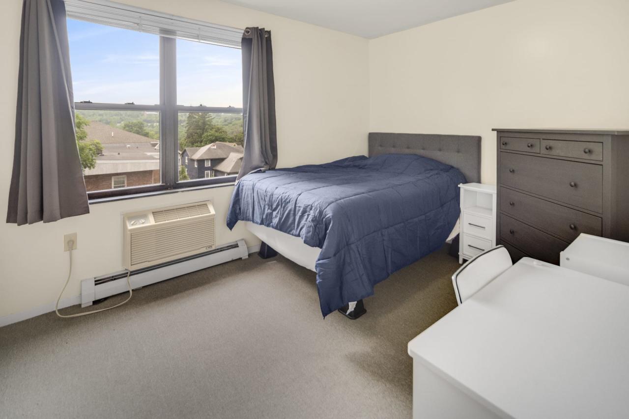 Bedroom 1 in Ithaca 1182