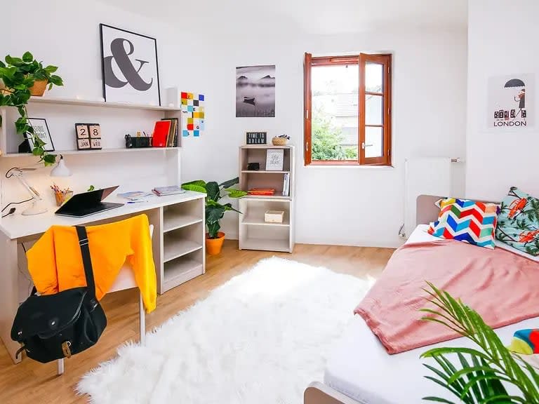 Three-Bedroom Apartment in Paris 19