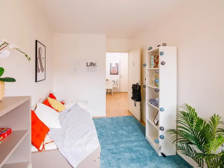Three-Bedroom Apartment in Paris 23