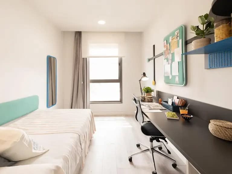 Individual Basic Balcony in Barcelona 52