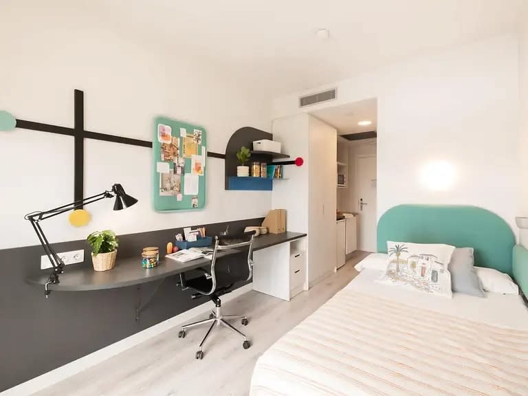 Individual Basic Balcony in Barcelona 51