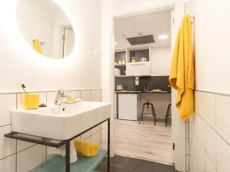 Individual Basic Balcony in Barcelona 61