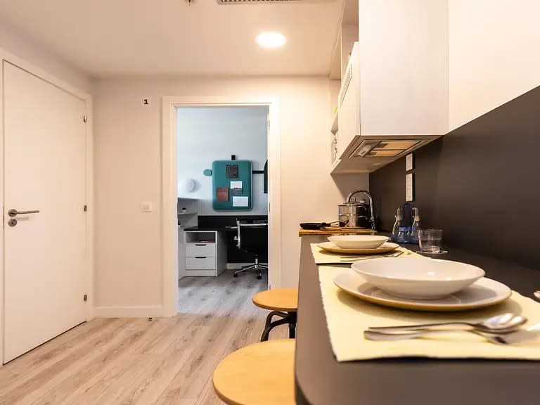 Individual Basic Balcony in Barcelona 59