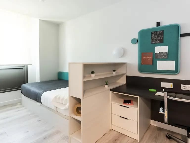 Individual Basic Balcony in Barcelona 57