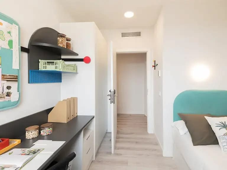 Individual Basic Balcony in Barcelona 63