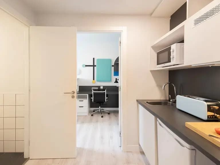 Individual Basic Balcony in Barcelona 65