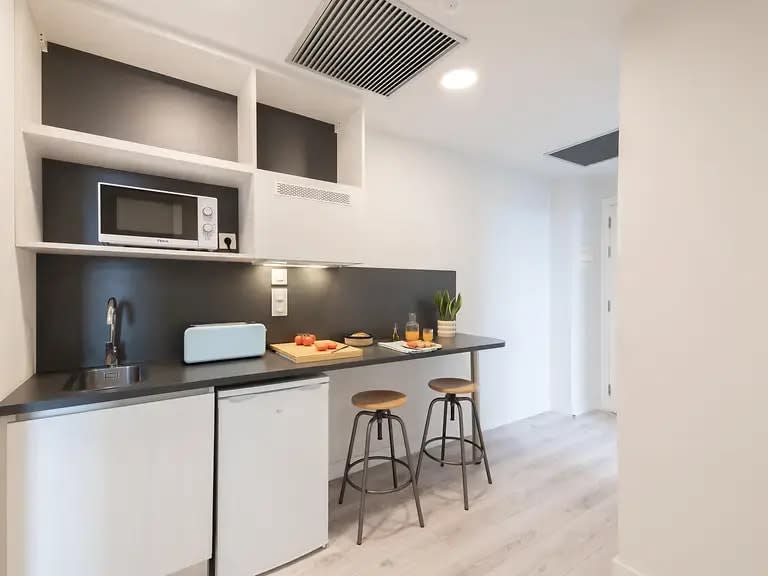 Individual Basic Balcony in Barcelona 64