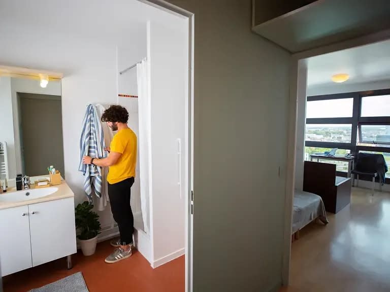 Two-Bedroom Apartment in Lille 13
